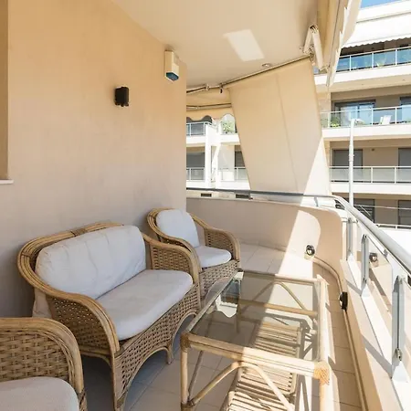 Deluxe Boutique , Jacuzzi, Private Parking, Fireplace *