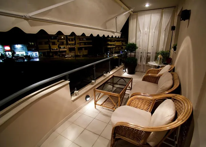 Deluxe Boutique , Jacuzzi, Private Parking, Fireplace