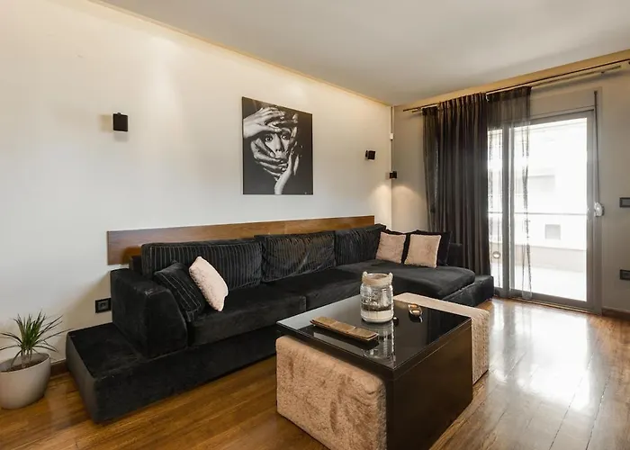 Deluxe Boutique , Jacuzzi, Private Parking, Fireplace *
