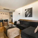 Deluxe Boutique , Jacuzzi, Private Parking, Fireplace Apartment Thessaloniki