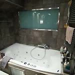 Deluxe Boutique , Jacuzzi, Private Parking, Fireplace Apartament