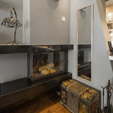 דירה Deluxe Boutique , Jacuzzi, Private Parking, Fireplace