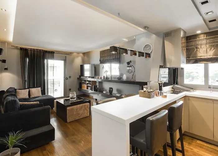 Deluxe Boutique , Jacuzzi, Private Parking, Fireplace