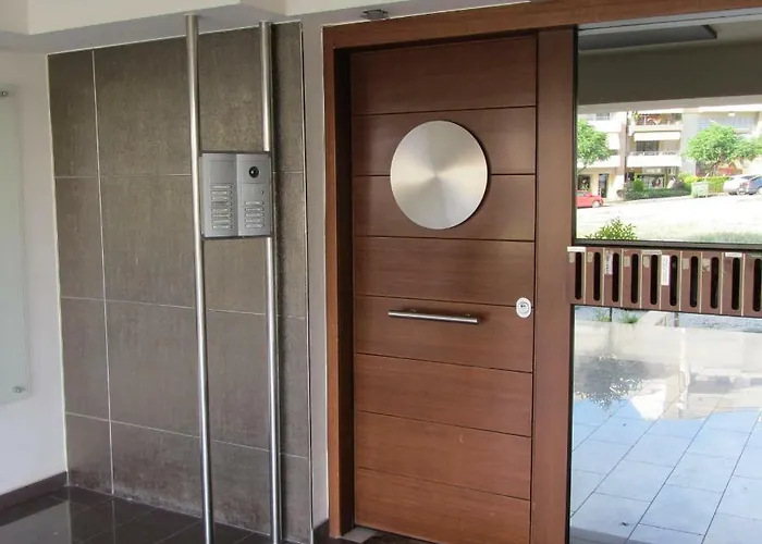 Deluxe Boutique , Jacuzzi, Private Parking, Fireplace *