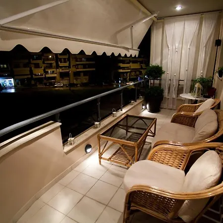Deluxe Boutique , Jacuzzi, Private Parking, Fireplace