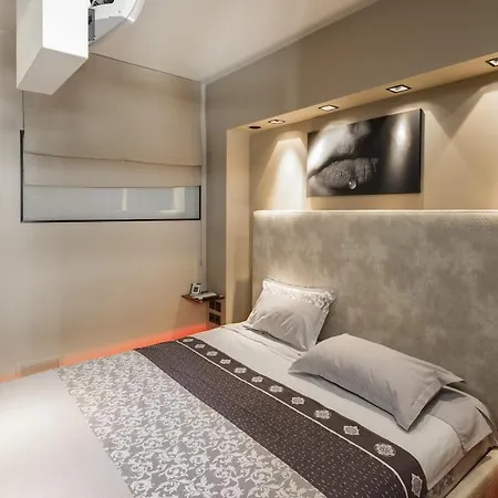 Deluxe Boutique , Jacuzzi, Private Parking, Fireplace 公寓