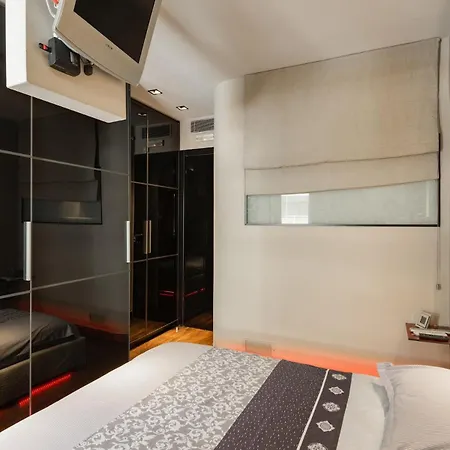 Апартаменты Deluxe Boutique , Jacuzzi, Private Parking, Fireplace Салоники