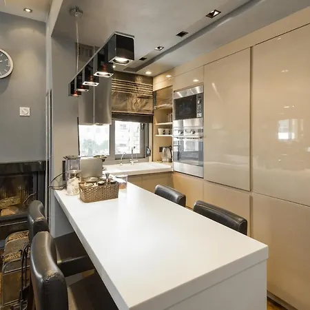 Deluxe Boutique , Jacuzzi, Private Parking, Fireplace