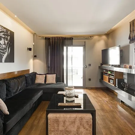 Deluxe Boutique , Jacuzzi, Private Parking, Fireplace Апартаменты *