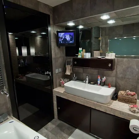 Апартаменты Deluxe Boutique , Jacuzzi, Private Parking, Fireplace *