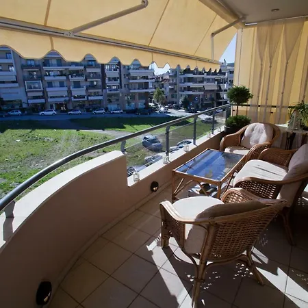 Deluxe Boutique , Jacuzzi, Private Parking, Fireplace Апартаменты *