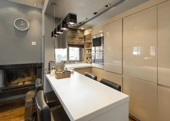Deluxe Boutique , Jacuzzi, Private Parking, Fireplace