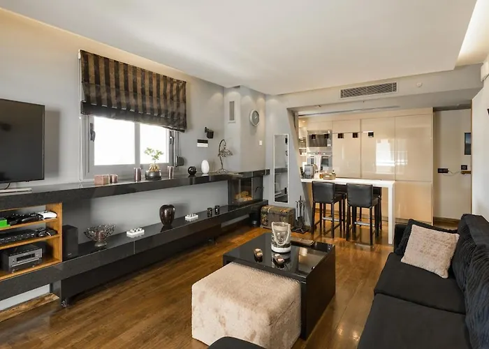 Deluxe Boutique , Jacuzzi, Private Parking, Fireplace *