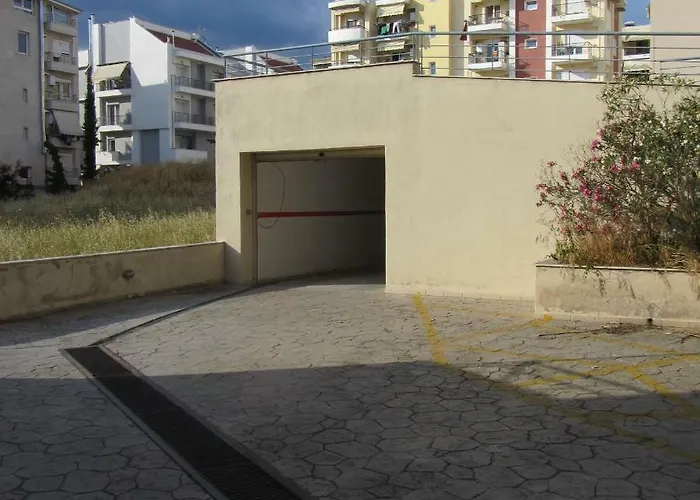 Deluxe Boutique , Jacuzzi, Private Parking, Fireplace *